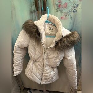 NWT. Maralyn & Me White Fur-Trimmed Xsmall Puffer Coat.